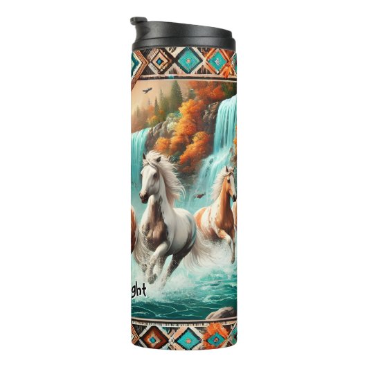 Bouteilles Isothermes Chevaux Sauvages Traversant Les Cascades D'Automne (Tourné sur la droite)