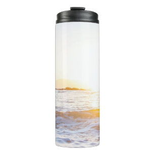 Bouteilles Isothermes Corps d'eau sous le coucher du soleil