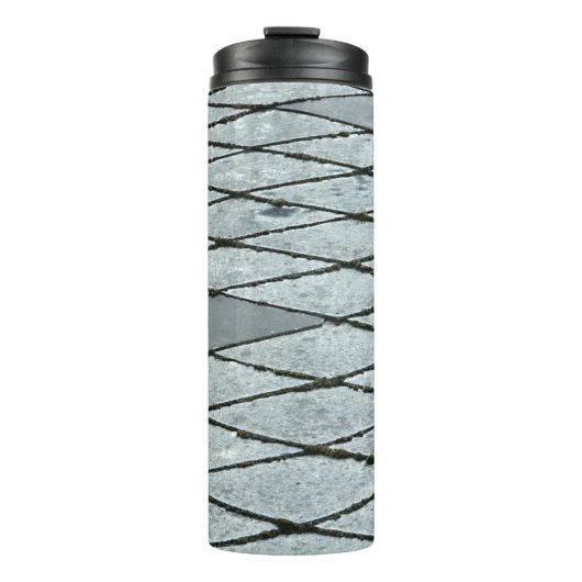 Bouteilles Isothermes Dallage gris en béton (Devant)