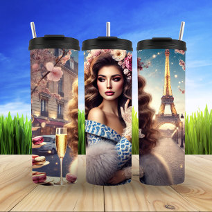 Bouteilles Isothermes Femme élégante à Paris Soirée