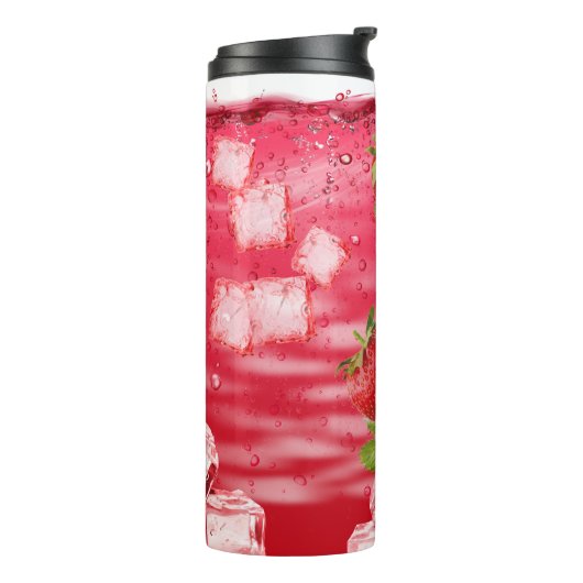 Bouteilles Isothermes Fraises Boire D'Été Avec Cubes De Glace (Tourné sur la gauche)