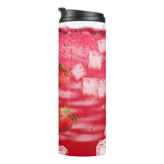Bouteilles Isothermes Fraises Boire D'Été Avec Cubes De Glace (Tourné sur la droite)