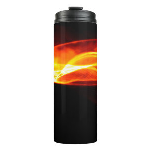 Bouteilles Isothermes Fumée rouge Abstraite Feu sur arrière - plan noir.