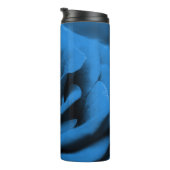 Bouteilles Isothermes Gros plan rose bleue rouge, macro beauté. (Tourné sur la droite)