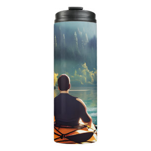 Bouteilles Isothermes Homme en kayak sur un lac entouré d'arbres 