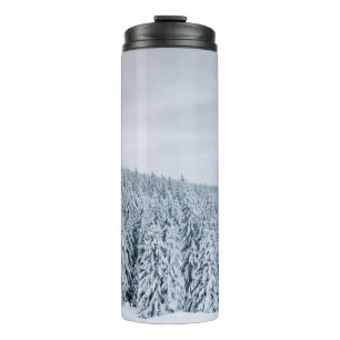 BOUTEILLES ISOTHERMES LA NEIGE COUVERT LES ARBRES PENDANT LA JOURNÉE