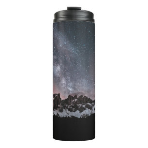 BOUTEILLES ISOTHERMES LA NEIGE COUVERTE LA MONTAGNE SOUS LA NUIT STARRY