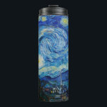 Bouteilles Isothermes La nuit étoilée de Vincent Van Gogh<br><div class="desc">Immergez-vous dans la beauté fascinante de la Nuit étoilée de Vincent Van Gogh avec cette reproduction de haute qualité. Possédez une histoire de l'art et laissez la brillance du chef-d'oeuvre de Van Gogh illuminer votre environnement.</div>