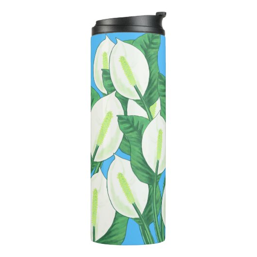 Bouteilles Isothermes Lys blancs sur arrière - plan bleu pâle (Tourné sur la gauche)