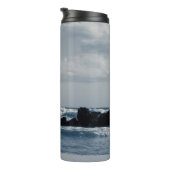 Bouteilles Isothermes Mer ionienne agitée par des vagues de mousse qui e (Tourné sur la droite)