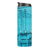 BOUTEILLES ISOTHERMES MÈTRE ÉLECTRIQUE SUR MUR EN BRIQUE BLEUE (Tourné sur la droite)