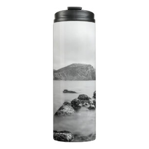 BOUTEILLES ISOTHERMES MONTAGNE GRIS ET NOIR PRÈS DE L'EAU CORPORELLE
