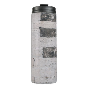 Bouteilles Isothermes Mur en ciment gris