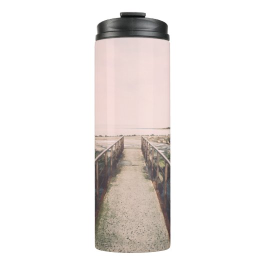 Bouteilles Isothermes Old bridge with rusty metal rails near sea port. V (Devant)