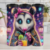 Bouteilles Isothermes Opossum super en buvant un verre cosmique