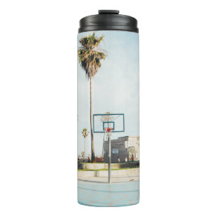 Bouteilles Isothermes Personnes à l'extérieur du terrain de basket