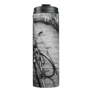 BOUTEILLES ISOTHERMES PHOTO À GRÂCE DE VÉLO SUR LE MUR