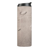 Bouteilles Isothermes Photo de clôture de coquillages blancs sur sable (Tourné sur la gauche)