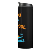 Bouteilles Isothermes Pipe De Bain Dans La Piscine (Tourné sur la droite)