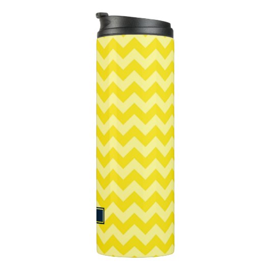 Bouteilles Isothermes Preppy Chevron dans les tons d'un monogramme jaune (Tourné sur la droite)