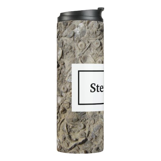 Bouteilles Isothermes Roche de calcaire fossile avec nom et monogramme (Tourné sur la gauche)