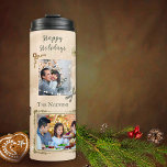 Bouteilles Isothermes Sparkly 6 Photo Collage Or & Peach Christmas<br><div class="desc">Profitez de notre magnifique Golden and Peach 6 Photo Christmas Collage Thermal Tumbler - un chef-d'oeuvre du charme et de la personnalisation de vacances qui fera de vos matins et moments vraiment spéciaux. Avec un arrière - plan en soie de champagne exquis orné de l'élégance éclatante d'un cerf d'or, de...</div>