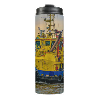 Bouteilles Isothermes Tugboat sailing at river, montevideo, uruguay