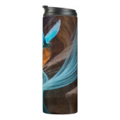 Bouteilles Isothermes un sylph chevauchant des courants aériens à traver (Tourné sur la droite)