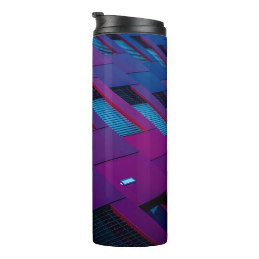 Bouteilles Isothermes Vue inférieure du bâtiment violet (Tourné sur la droite)