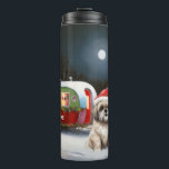 Bouteilles Isothermes Winter Havanese Caravan Christmas Adventure<br><div class="desc">Laissez-vous tenter par la magie d'une nuit d'hiver enneigée alors qu'une caravane glisse gracieusement à travers le paysage illuminé par la lune. La beauté sereine de la neige scintillante et l'éclat enchanteur de la lune créent une scène captivante, promettant une aventure de Noël inoubliable remplie de chaleur, de joie et...</div>