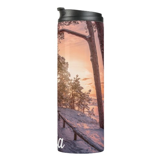 Bouteilles Isothermes Winter sunset in pine forest near sea (Tourné sur la droite)