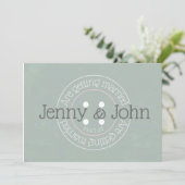 Bouton à coudre rose et vert invitation de mariage (Debout devant)
