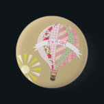 Bouton chaud rose de baby shower de ballon à air<br><div class="desc">Un bouton de cadeau de baby shower comportant une illustration d'un ballon à air chaud avec les motifs roses de guingan, de point de polka, floraux, rayés, et de plaid. La bannière indique que "c'est une fille." Sun à en bas à gauche de ballon. Invitations, autocollants, et affranchissement assortis de...</div>