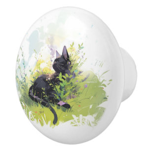 Bouton De Porte En Céramique Chat noir sur la cuve en céramique de l'herbe