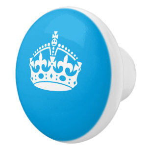 Bouton De Porte En Céramique Couronne Keep Calm sur fond bleu ciel personnalisa