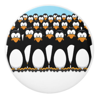 Bouton De Porte En Céramique Foule des pingouins drôles de bande dessinée sur