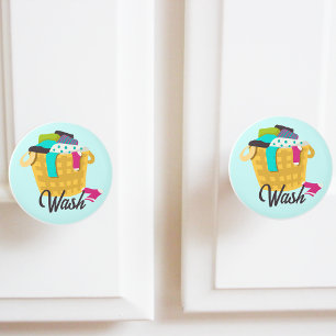 Bouton De Porte En Céramique Lave-linge Panier rempli de vêtements