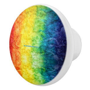 Bouton De Porte En Céramique Le drapeau tie-dyé de SlipperyJoe arc-en-ciel pres