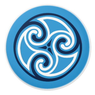 Bouton De Porte En Céramique L'ornement de Triskele, bleu ciel et blanc