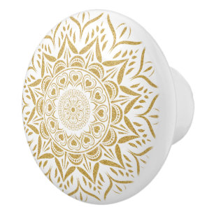 Bouton De Porte En Céramique Mandala des coeurs d'or un arrière - plan blanc