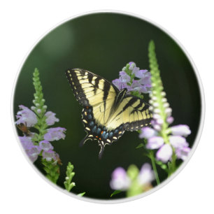 Bouton De Porte En Céramique Papillon dans le jardin