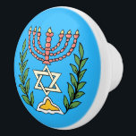 Bouton De Porte En Céramique Persian Magen David Menorah<br><div class="desc">Cette image a été adaptée à partir d'un carrelage juif perse antique et présente une menorah avec un Magen David (Étoile de David) encadré de branches d'olivier. Les imperfections de l'image originale peinte à la main ont été conservées.</div>