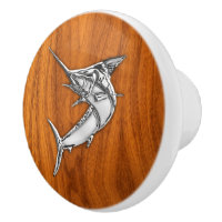 Poissons de Marlin de chrome sur la copie en bois