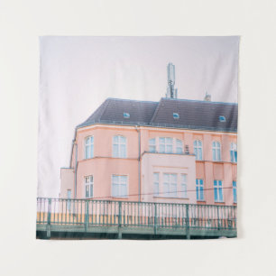 BOUW VAN SINAASAPPEL- EN WITTE CONCRETEN WANDKLEED