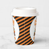 Bouwbemanning dump vrachtwagen jongen 2e verjaarda papieren bekers (Rechts)