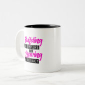 BOUWEN VAN EEN EMPIRE TWEEKLEURIGE KOFFIEMOK (Voorkant links)