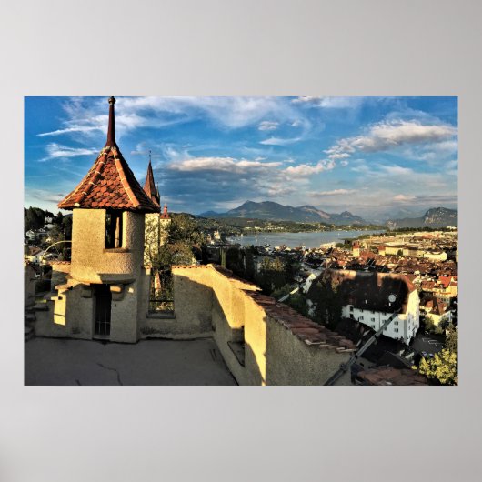 Bovenaan de muur van de Museëi Poster (Voorkant)