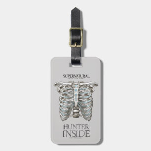 Bovennatuurlijke "Hunter Inside" Ribcage Graphic Bagagelabel