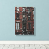 Bovenste westkant Brownstone Fire Escape NYC Snow Canvas Afdruk (Insitu (Houten vloer))