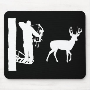 Bowhunter in Treestand Shooting Deer Muismat
